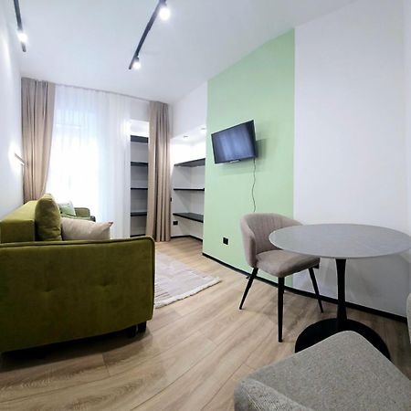 Apartment In The City Center Near The Park Львов Экстерьер фото